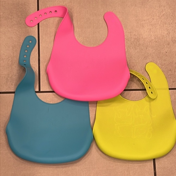 Adjustable Colorful Silicone Baby Feeding Bibs Set of 3 - blue, lime, and pink - Picture 2 of 2